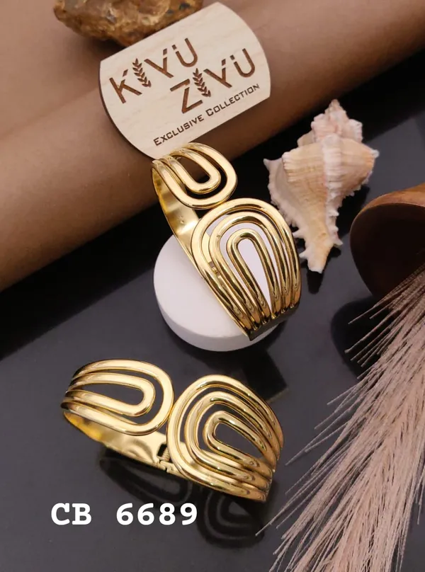 Kiyu_Ziyu_Exclusive_Collection_Gold-Toned_Spiral_Design_Bangle_Set_(Cb_6689)