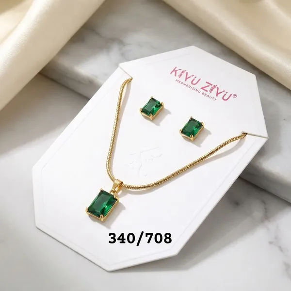 Elegant_Green_Stone_Pendant_Necklace_And_Earrings_Set