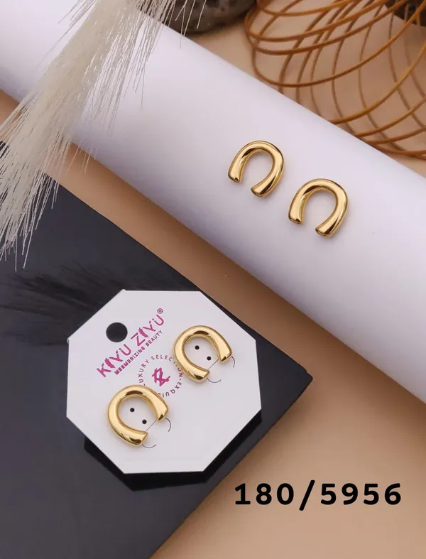 Golden_U-Shaped_Stud_Earrings