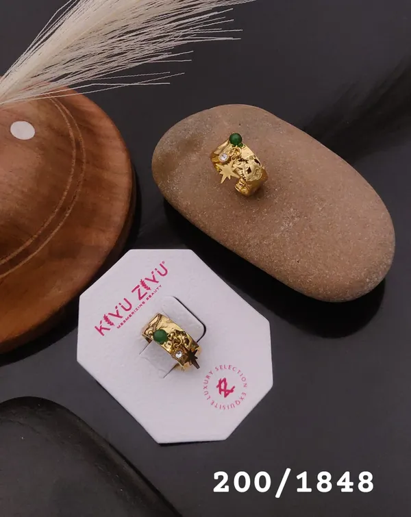 Gold_Frog_Ring_With_Green_Gemstone