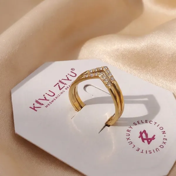 Gold-Plated_Crystal-Studded_Arrow_Ring_-_Kz/1811