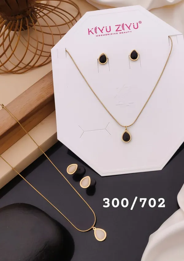 Elegant_Teardrop_Pendant_Necklace_&_Earring_Set_-_Gold_Plated_Jewelry_For_Women