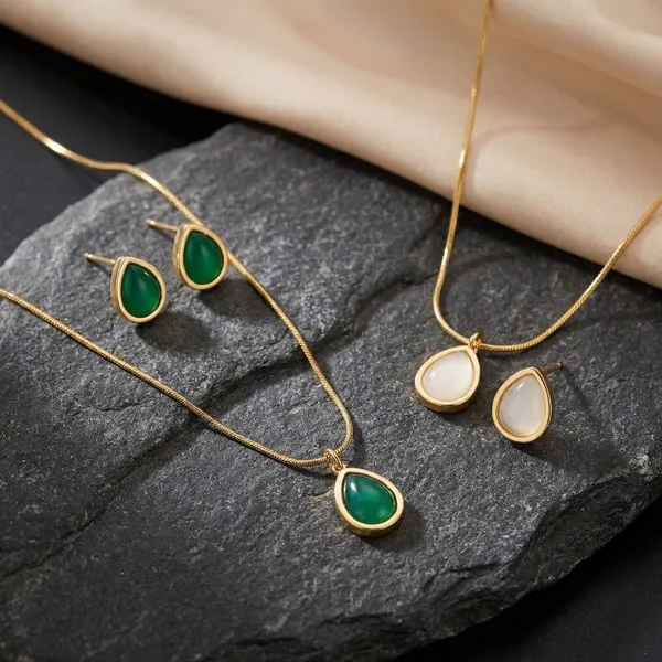 Elegant_Teardrop_Stone_Pendant_Necklace_And_Earring_Set_-_Gold_Finish