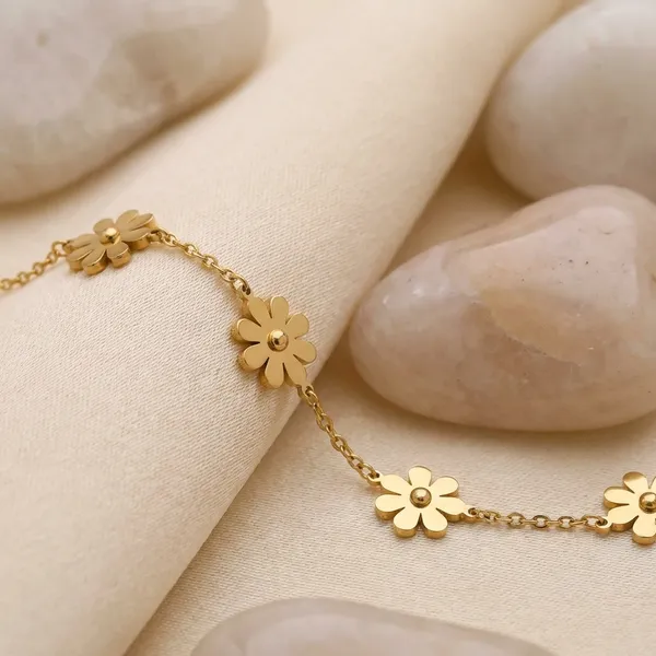 Daisy_Flower_Gold_Chain_Bracelet_Set_-_Exclusive_Collection