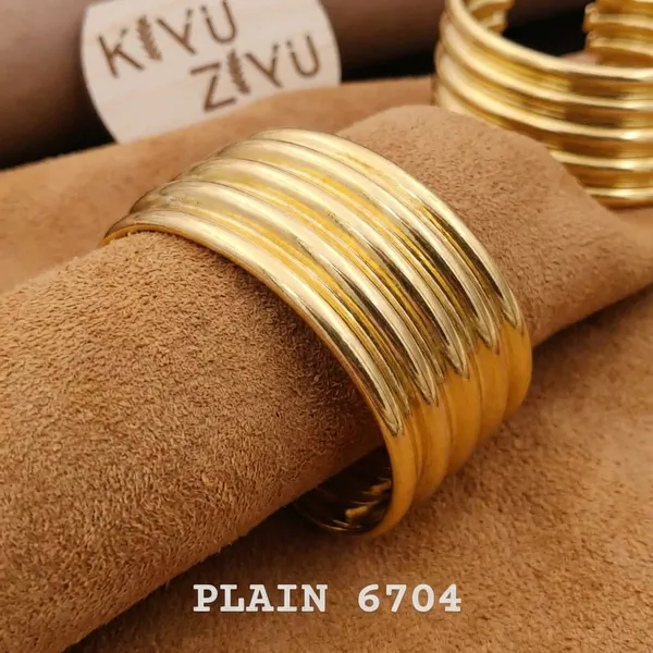 Kiyu_Ziyu_Exclusive_Collection_Gold-Tone_Multi-Layered_Cuff_Bracelet_-_Plain_6704