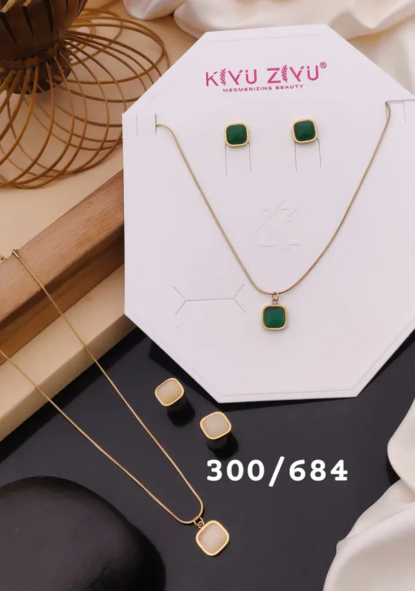 Green_Stone_Gold-Tone_Necklace_And_Earring_Set_By_Kiyu_Ziyu