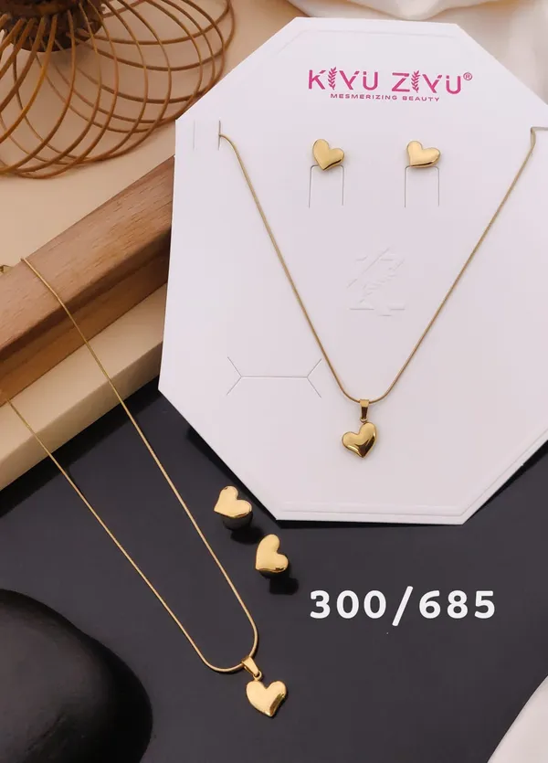 Kivu_Zivu_Gold-Toned_Heart_Pendant_Necklace_And_Earring_Set
