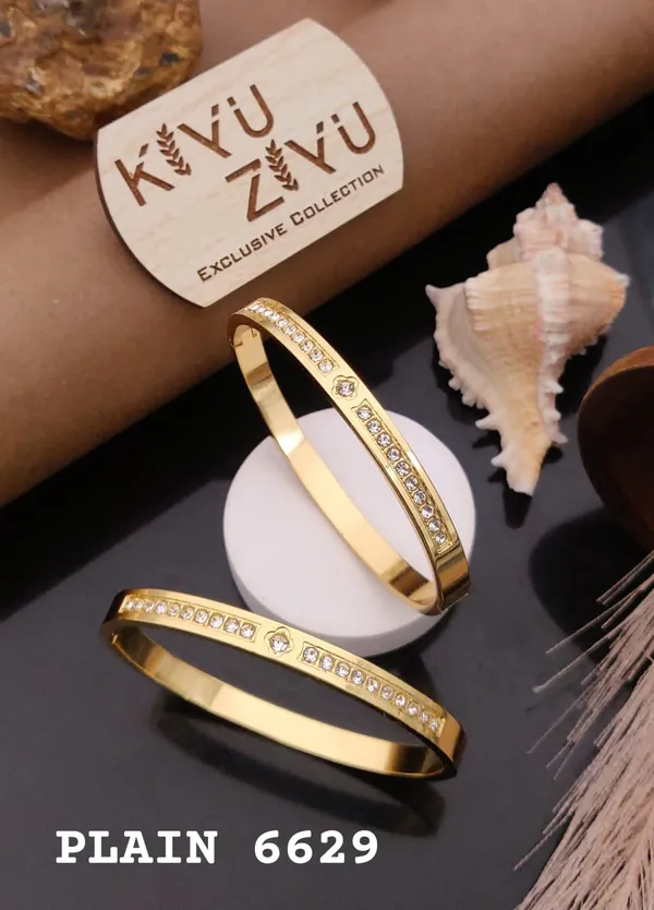Exclusive_Collection_Gold-Tone_Bangle_Set_With_Crystal_Embellishments_-_Plain_6629