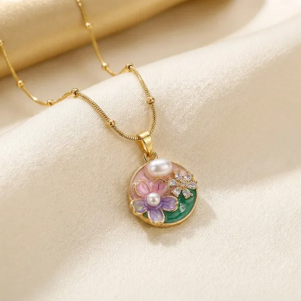 Sparkling_Panda_Pendant_Necklace_With_Crystals