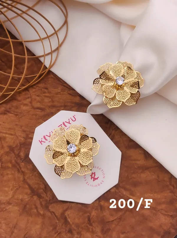 Golden_Flower_Napkin_Ring_Set_Of_2