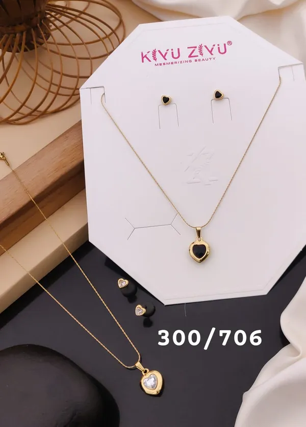 Heart-Shaped_Pendant_Necklace_And_Earring_Set