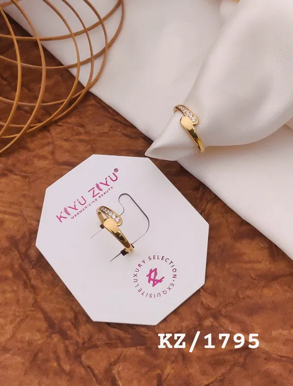 Kaku_Zkyu_Gold-Toned_Ring__Set_With_Crystal_Embellishments