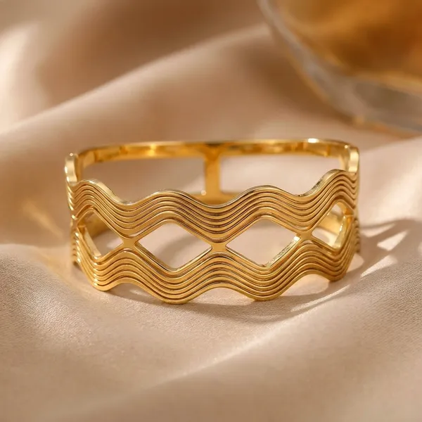 Elegant_Gold-Tone_Wavy_Cuff_Bracelet_Set_-_Kivu_Zivu_Exclusive_Collection_(Code:_6703)