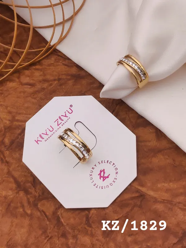 Elegant_Triple-Band_Gold_Ring_With_Crystal_Stones