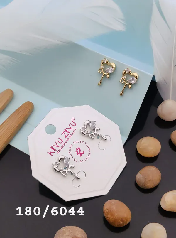 Elegant_Floral_Crystal_Earrings_-_Gold_&_Silver_Toned_Stud_Earrings_Set