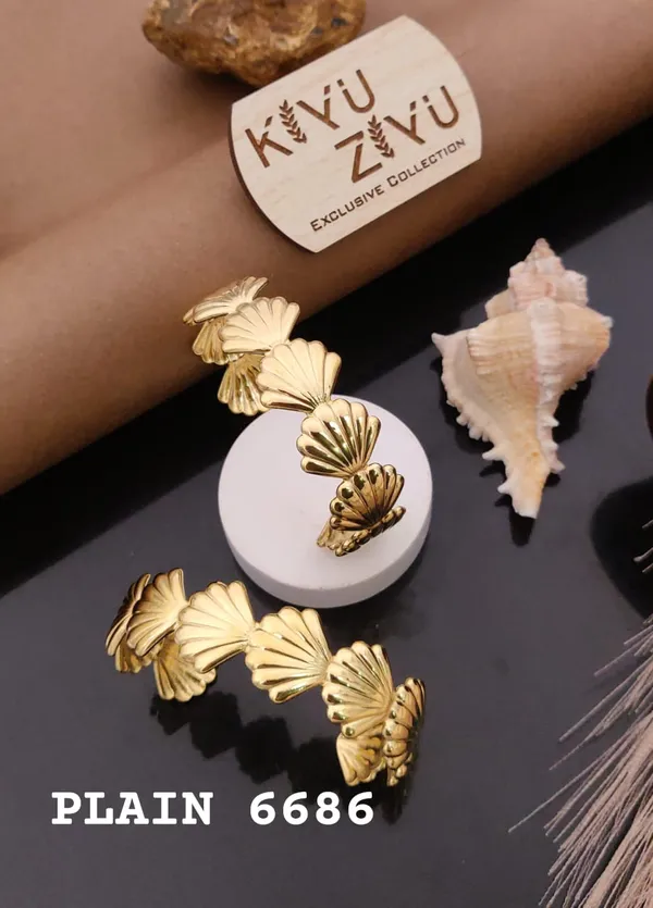 Kivu_Zivu_Exclusive_Collection_-_Golden_Shell_Charm_Bracelet_(Plain_6686)