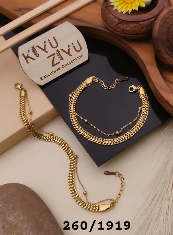 Kvu_Zvu_Exclusive_Collection_Gold-Tone_Wheat_Chain_Anklet_Bracelet_Set
