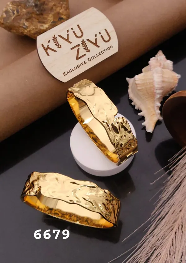 Exclusive_Collection_Gold-Toned_Hammered_Texture_Bangles