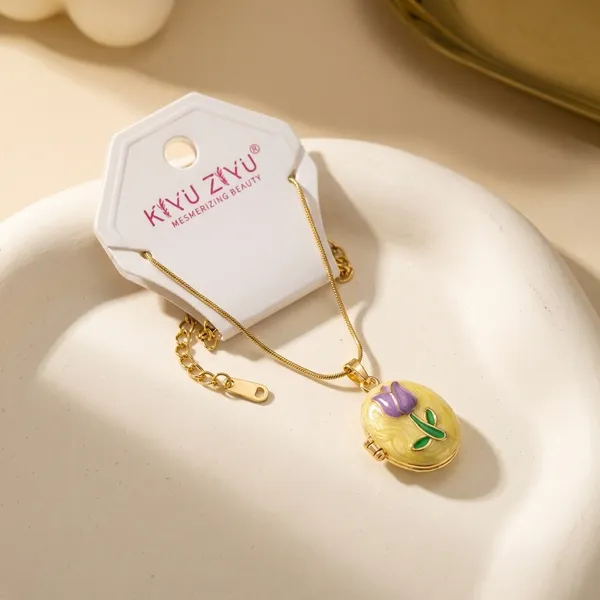 Floral_Enamel_Pendant_Gold_Chain_Necklace