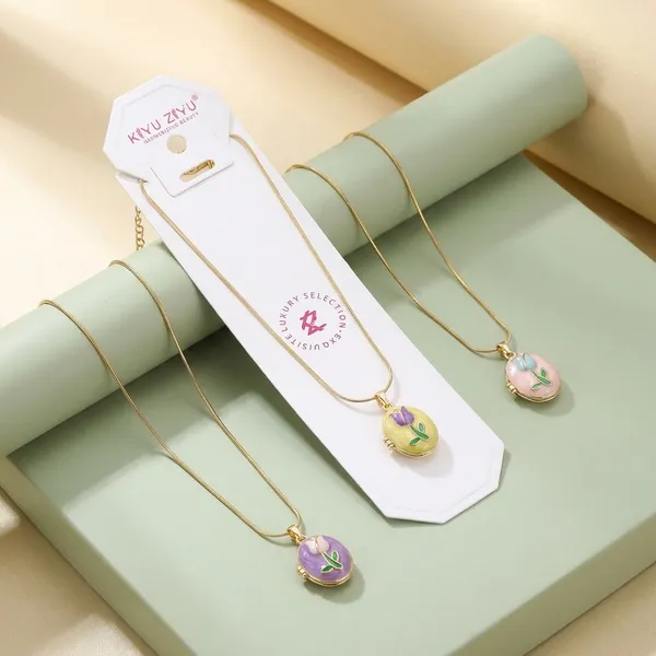 Floral_Enamel_Pendant_Gold_Chain_Necklace
