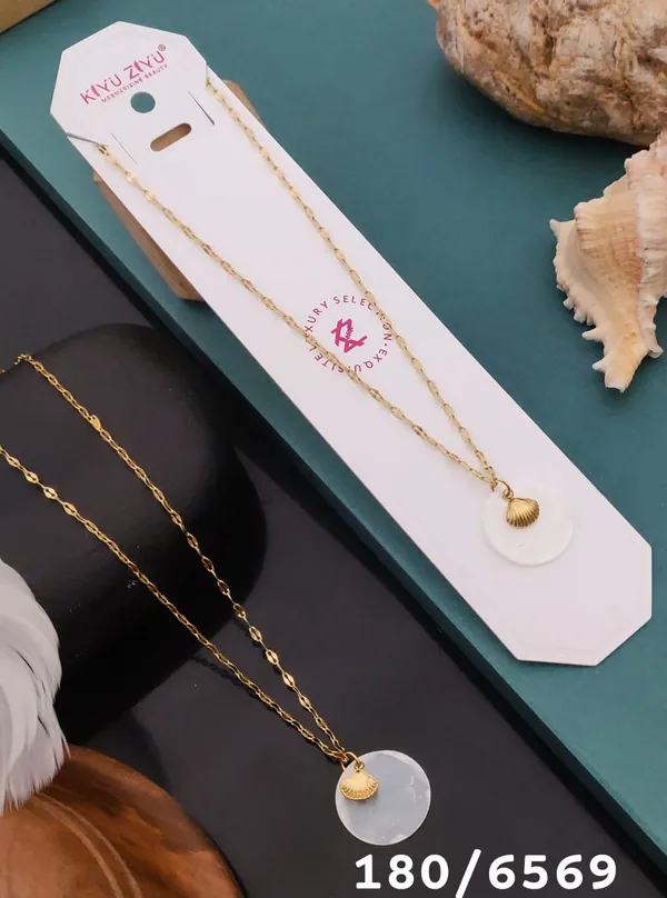 Gold-Toned_Seashell_Pendant_Necklace_Set