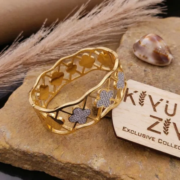 Kyuzu_Exclusive_Collection_Gold-Toned_Floral_Bangles_With_Crystal_Embellishments_(Set_Of_2)