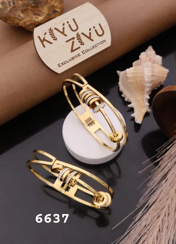 Elegant_Gold-Plated_Safety_Pin_Bracelet_Set_With_Crystal_Accents