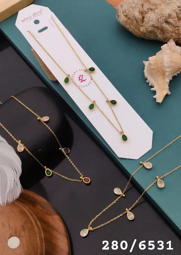 Gold-Plated_Green_Stone_Drop_Necklace_With_Matching_Earrings