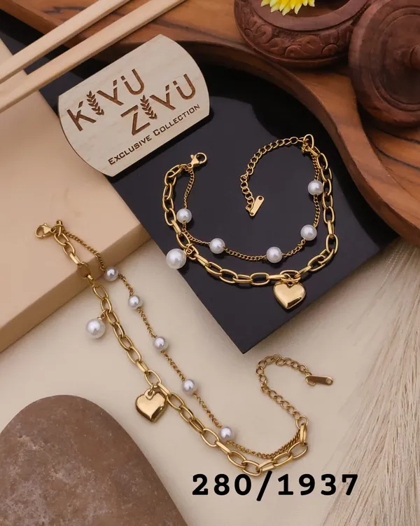 Kiyu_Vivu_E-Exclusive_Collection_Gold-Toned_Pearl_Chain_Bracelet_Set_(280/1937)