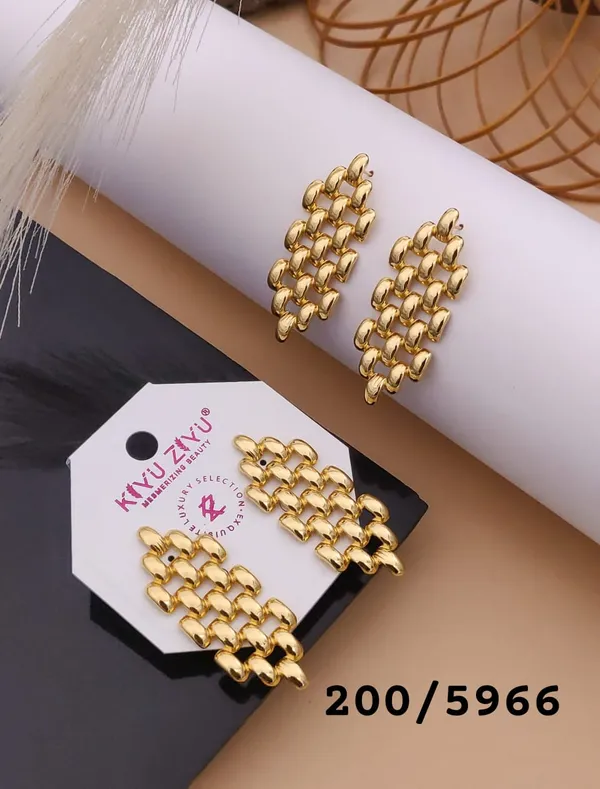 Gold-Tone_Chevron_Pattern_Statement_Earrings