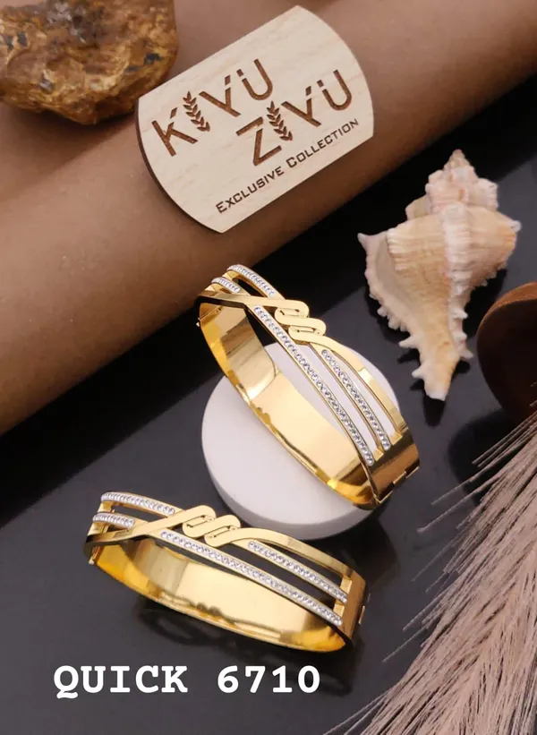 Kiyu_Ziyu_Exclusive_Collection_Couple_Ring_Set_-_Gold_Plated_Matching_Bands_With_Crystal_Embellishments_(Quick_6710)