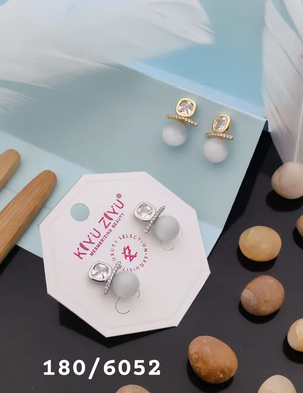 Elegant_Crystal_Pearl_Drop_Earrings