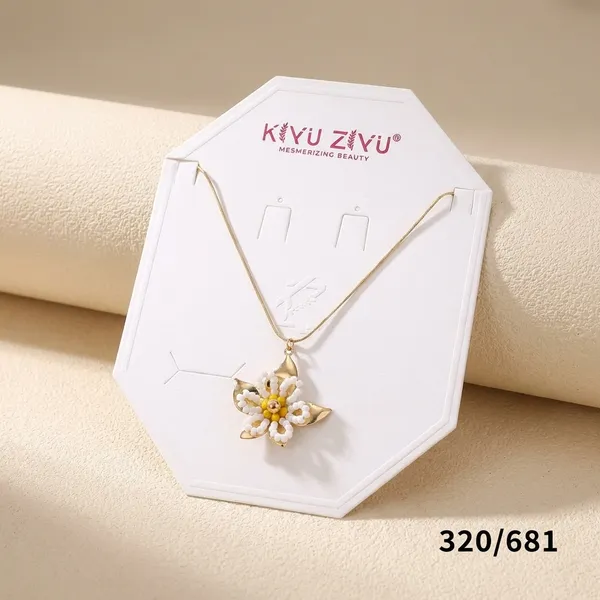 Elegant_Flower_Pendant_Gold-Tone_Necklace_With_Pearl_Center