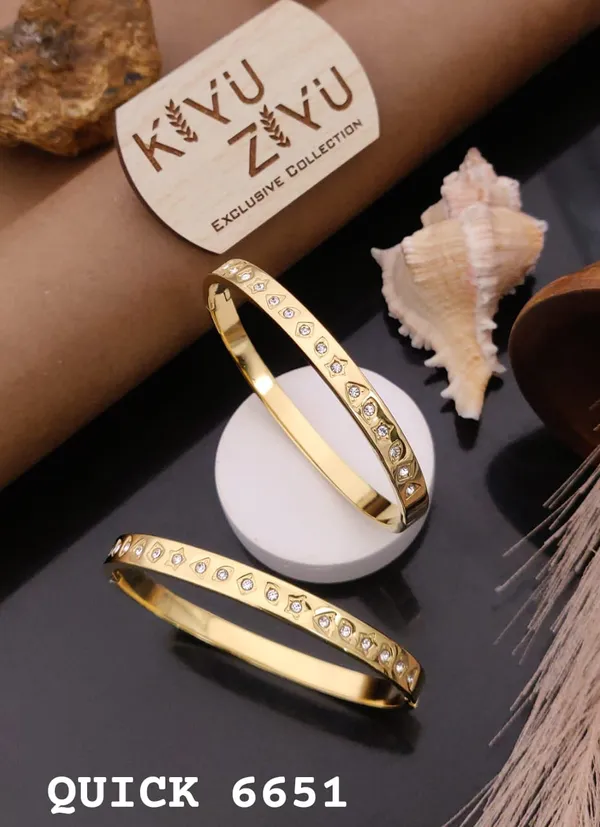 Kyyu_Zyyu_Exclusive_Collection_Gold-Toned_Crystal-Studded_Bangle_Bracelet_Set_(Quick_6651)