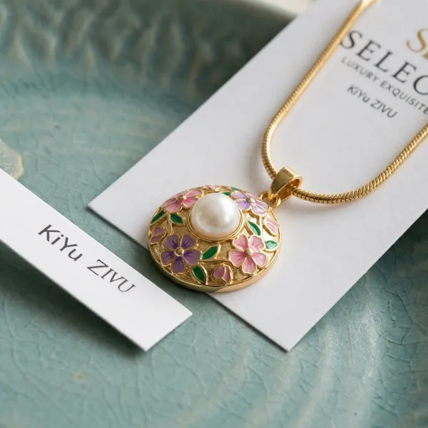 Golden_Pearl_Pendant_Necklace_With_Leaf_Design