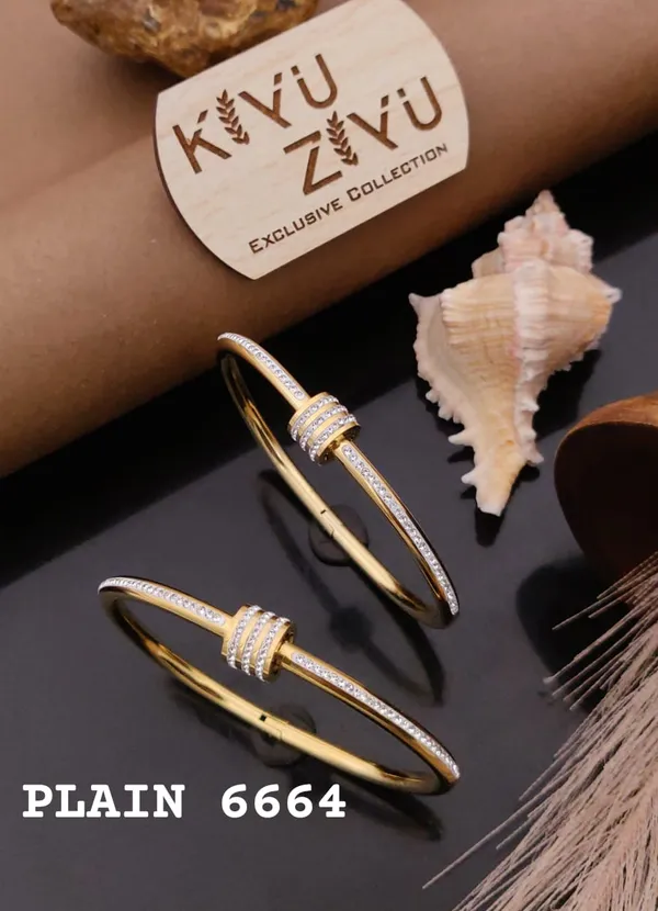 Kyu_Zyu_Exclusive_Collection_Gold-Tone_Bangle_With_Crystal_Embellishments_-_Plain_6664