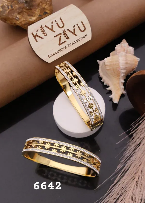 Elegant_Gold-Plated_Floral_Bracelet_Bangle_Set