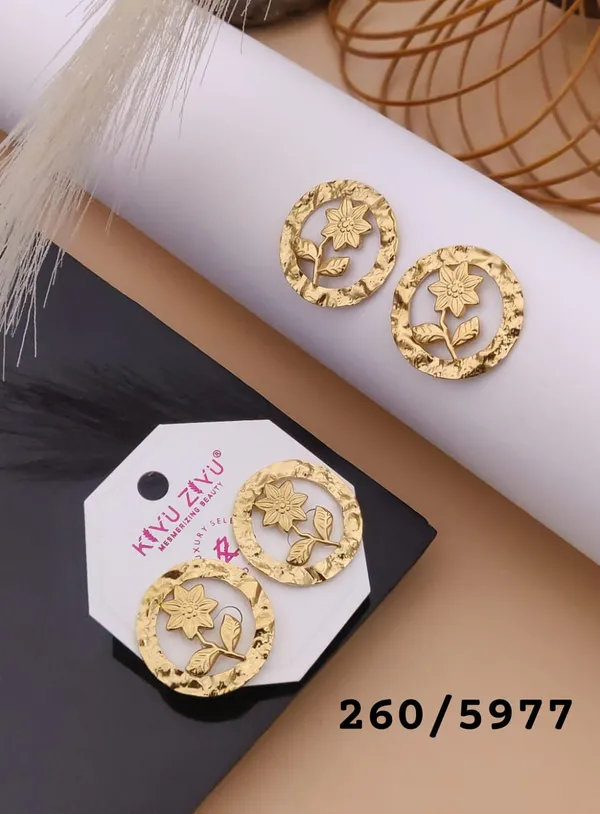 Gold-Toned_Floral_Cutout_Circular_Stud_Earrings