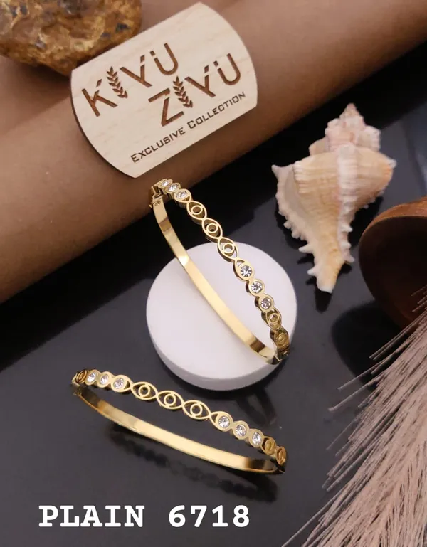 Kvu_Zkvu_Exclusive_Collection_Gold-Toned_Crystal_Studded_Bangle_Set_-_Plain_6718