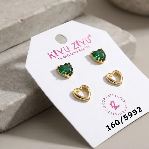 Heart-Shaped_Gold-Tone_Stud_Earrings_With_Crystal_Accents