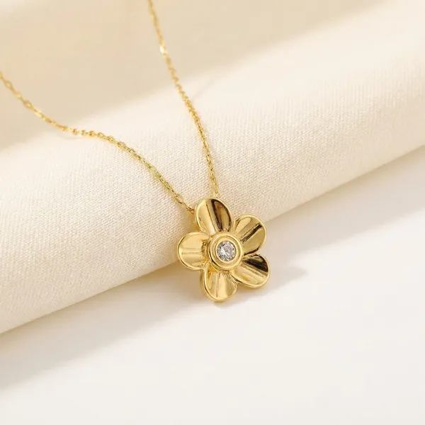 Delicate_Gold-Tone_Flower_Pendant_Necklace_With_Crystal_Accent