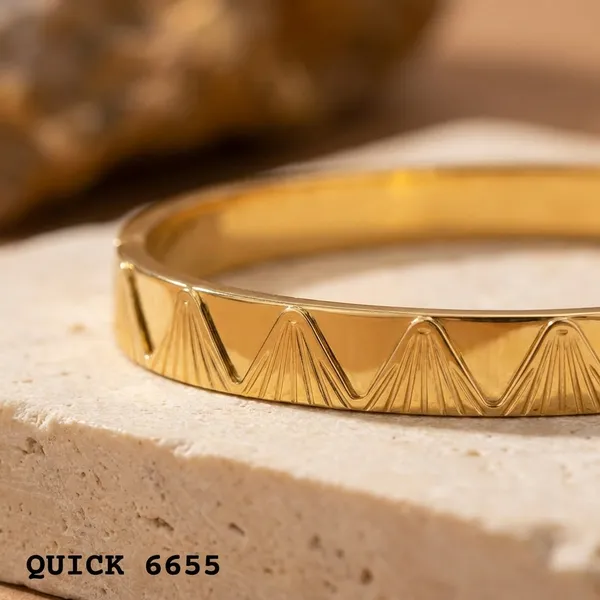 Kivu_Zivi_Exclusive_Collection_-_Gold-Toned_Geometric_Pattern_Bangle_Set_(Pack_Of_2)