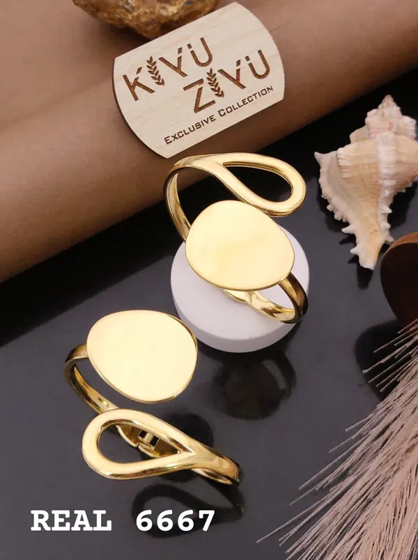 Ki_Yu_Zu_Exclusive_Collection_Gold-Tone_Double_Ring_Set