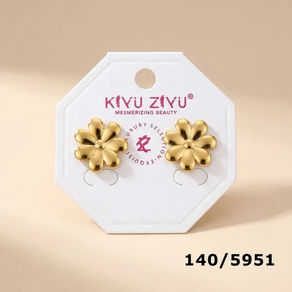 Golden_Daisy_Flower_Stud_Earrings_-_Elegant_Floral_Design_For_Women