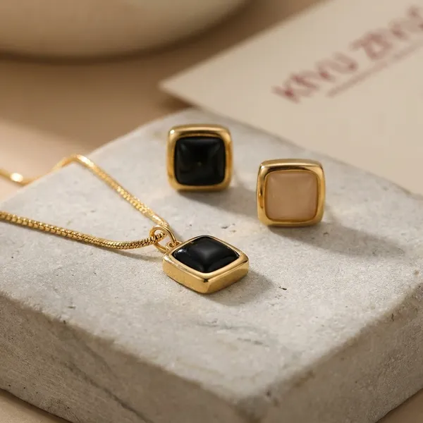 Elegant_Black_Stone_Pendant_Necklace_And_Earring_Set