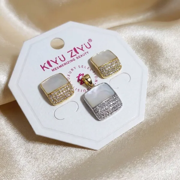 Elegant_Square_Stud_Earrings_With_Glitter_Base_-_Pink_And_Gold