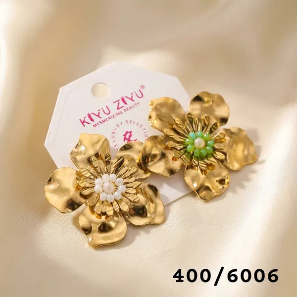 Golden_Flower_Stud_Earrings_With_Pearl_Center