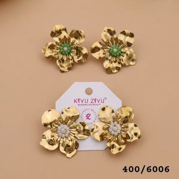 Golden_Flower_Stud_Earrings_With_Pearl_Center