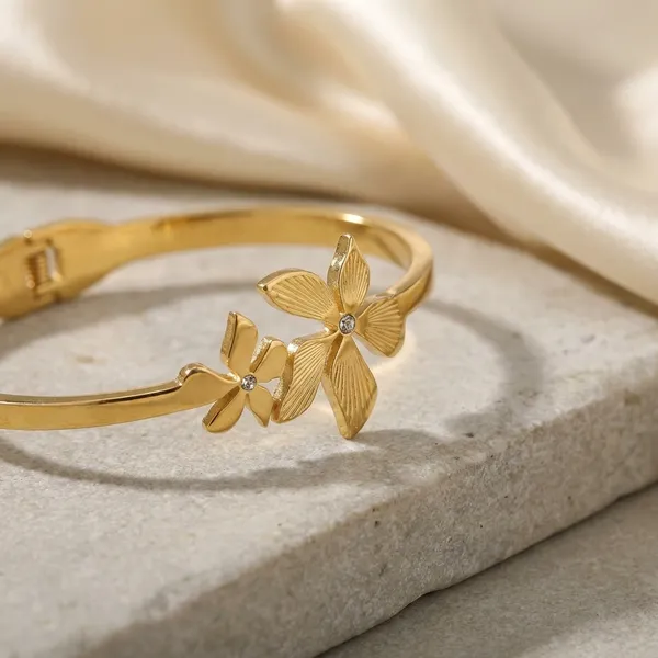 Kvu_Exclusive_Gold-Toned_Floral_Bangle_Set_-_Quick_6707