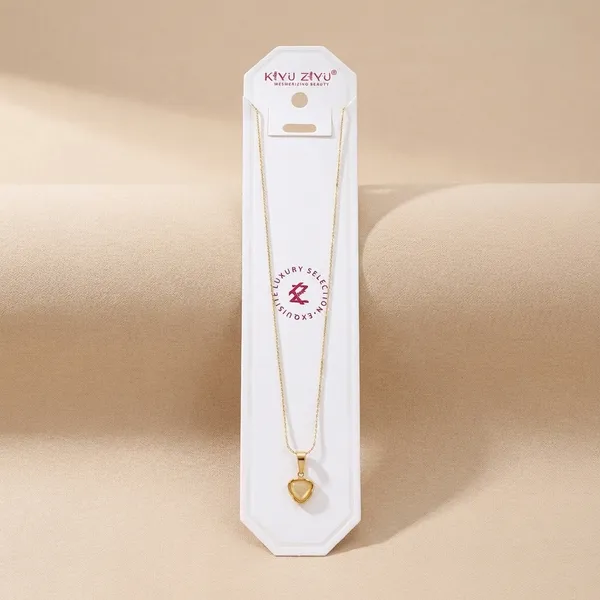Elegant_Heart_Pendant_Necklace_With_Delicate_Gold_Chain